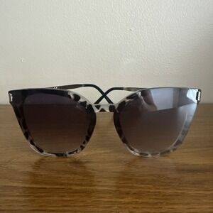 Jessica Simpson Tortoise Shell Rims Cat Eye Sunglasses Brown gradient lens